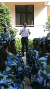 章友德军训慰问2